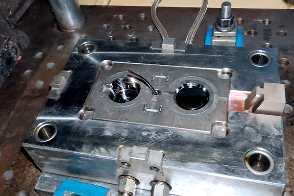 moldura de inyecci&oacute;n