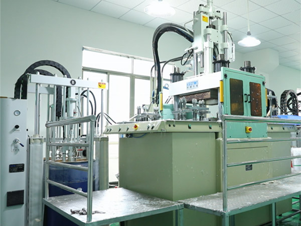 m&aacute;quina de moldeo de goma de silicona l&iacute;quida